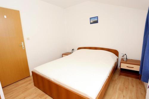 Apartment Zuljana 10228a