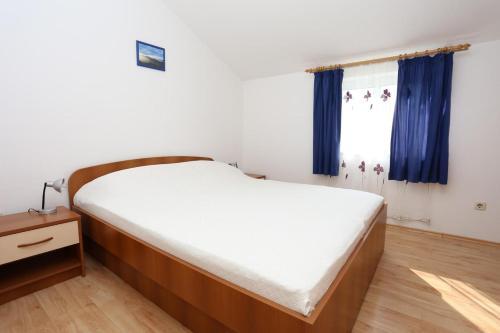 Apartment Zuljana 10228a