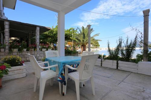 Apartment Zuljana 10228a
