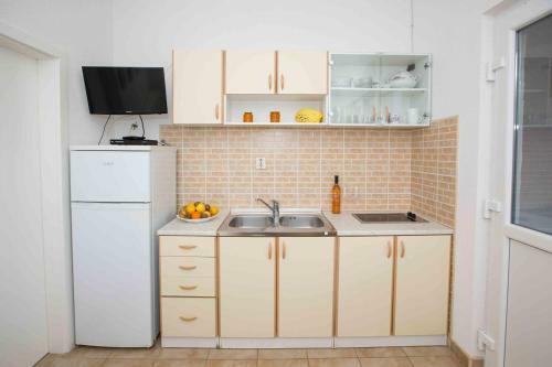 Apartment Zuljana 12058b