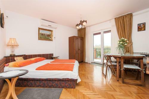 Apartments Kres�imir