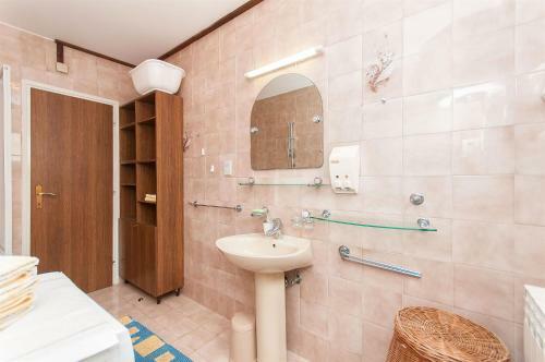 Apartments Kres�imir