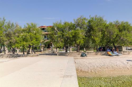 Apartments Kres�imir