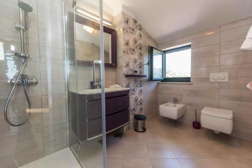 Villa With Pool And Tenniscourt
