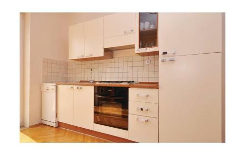 Apartment Stara Novalja IV
