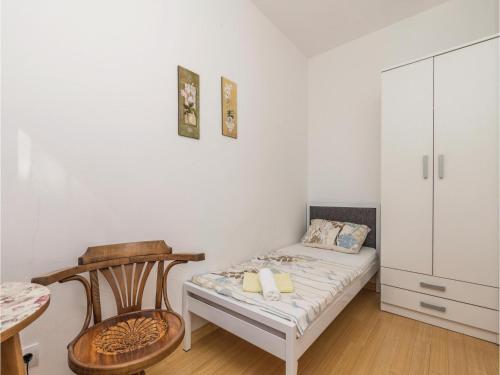 Two-bedroom Apartment In Stara Novalja