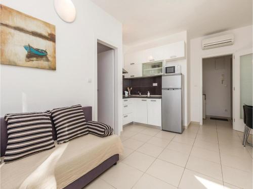 Two-bedroom Apartment In Stara Novalja