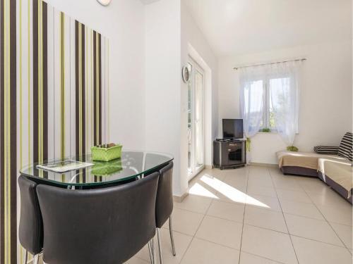Two-bedroom Apartment In Stara Novalja