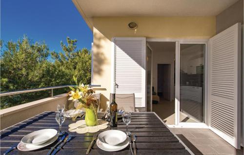 Two-bedroom Apartment In Stara Novalja