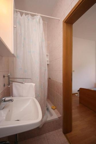 Apartment Stara Novalja 6301b