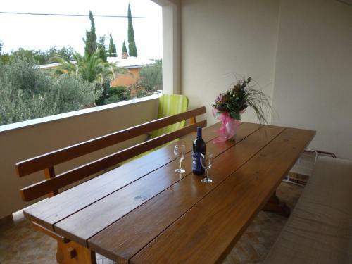 Apartment In Starigrad-paklenica 33792