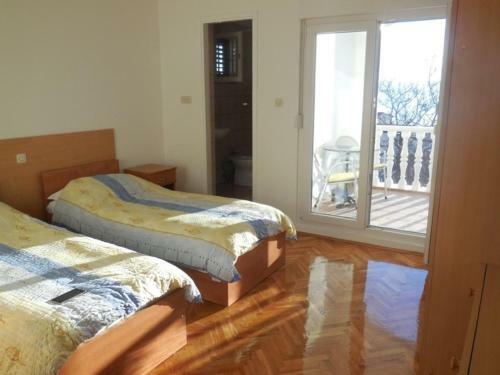 Apartment In Starigrad-paklenica 6895