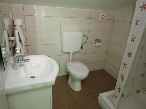 Apartment In Starigrad-paklenica 6850