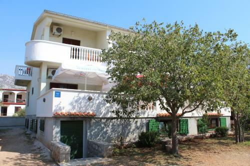 Hostal Apartments Paula