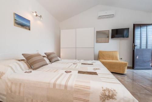 Apartamento Holiday Home In Starigrad-paklenica 26762