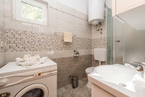Apartamento Holiday Home In Starigrad-paklenica 26762