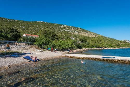 Apartamento Holiday Home In Starigrad-paklenica 26762