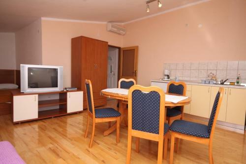 Apartments With A Parking Space Starigrad (paklenica) - 6563