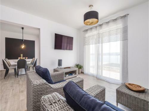 Four-bedroom Holiday Home In Josinovac