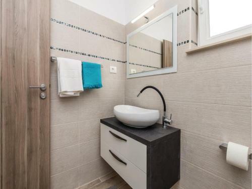 Four-bedroom Holiday Home In Josinovac