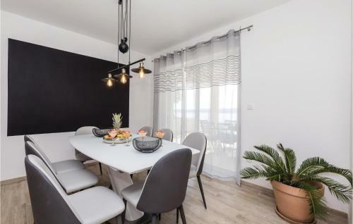 Four-bedroom Holiday Home In Josinovac