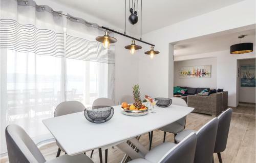 Four-bedroom Holiday Home In Josinovac