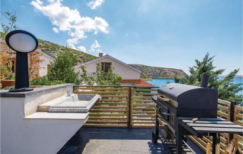 Four-bedroom Holiday Home In Josinovac