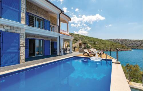 Four-bedroom Holiday Home In Josinovac