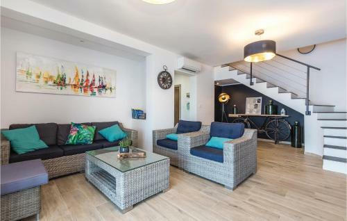 Four-bedroom Holiday Home In Josinovac