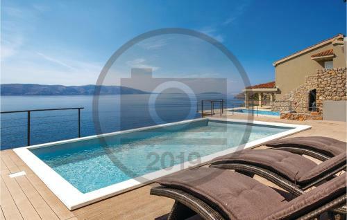 Four-bedroom Holiday Home In Josinovac