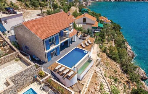 Four-bedroom Holiday Home In Josinovac