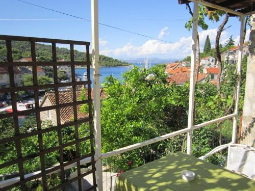 Apartments By The Sea Stomorska (solta) - 14960