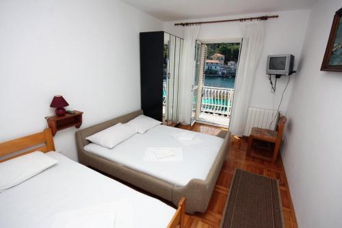 Apartments By The Sea Stomorska (solta) - 781