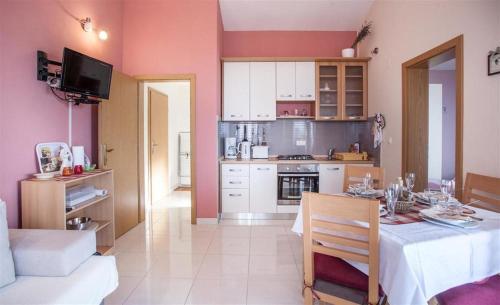 Apartment Necujam 13726d