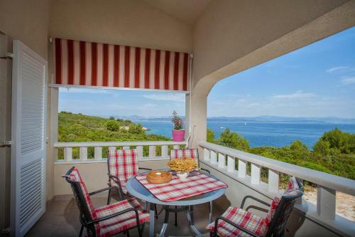 Apartment Necujam 13726b