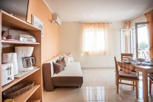 Apartment Necujam 13726b