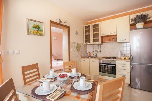 Apartments By The Sea Necujam (solta) - 13726