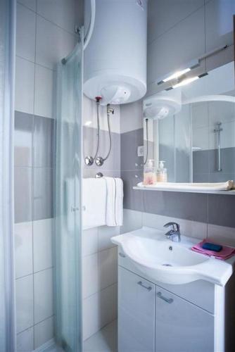 Apartments By The Sea Necujam (solta) - 13726