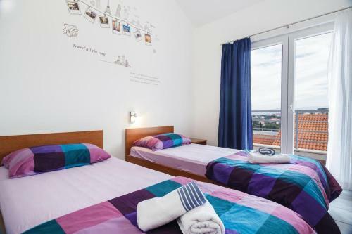 Apartments With A Parking Space Necujam (solta) - 5178