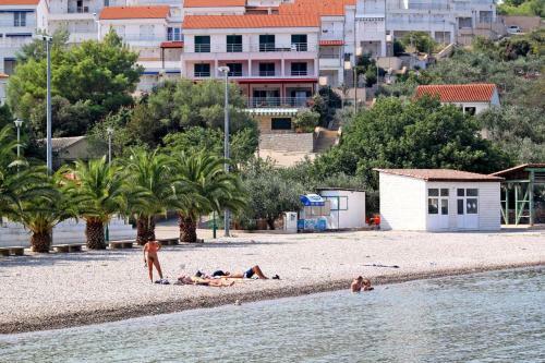 Apartments With A Parking Space Necujam (solta) - 5178