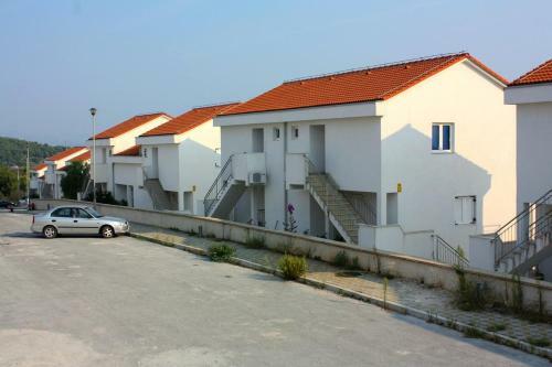 Apartments With A Parking Space Necujam (solta) - 5178