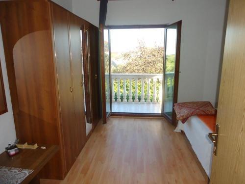 Apartments With A Parking Space Gornje Selo (solta) - 14009
