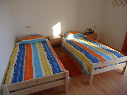 Apartments With A Parking Space Gornje Selo (solta) - 14009
