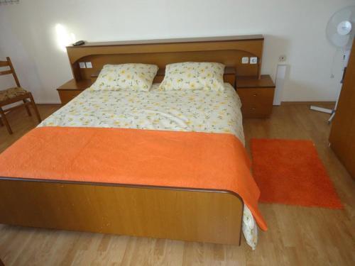 Apartments With A Parking Space Gornje Selo (solta) - 14009