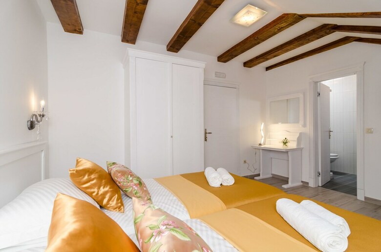 Hostal Rooms Sorgo Palace