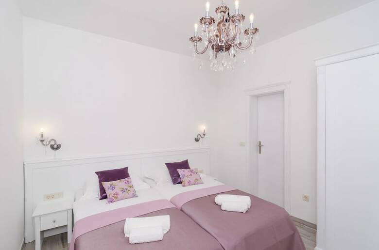 Hostal Rooms Sorgo Palace