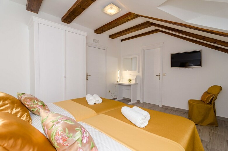 Hostal Rooms Sorgo Palace