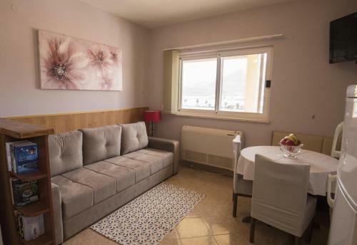 Apartments With A Swimming Pool Ston (peljesac) - 10208