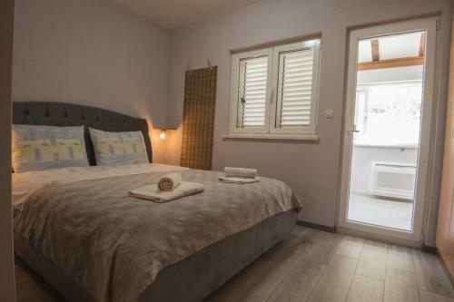 Apartments With A Swimming Pool Ston (peljesac) - 10208
