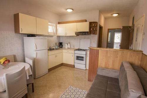 Apartments With A Swimming Pool Ston (peljesac) - 10208